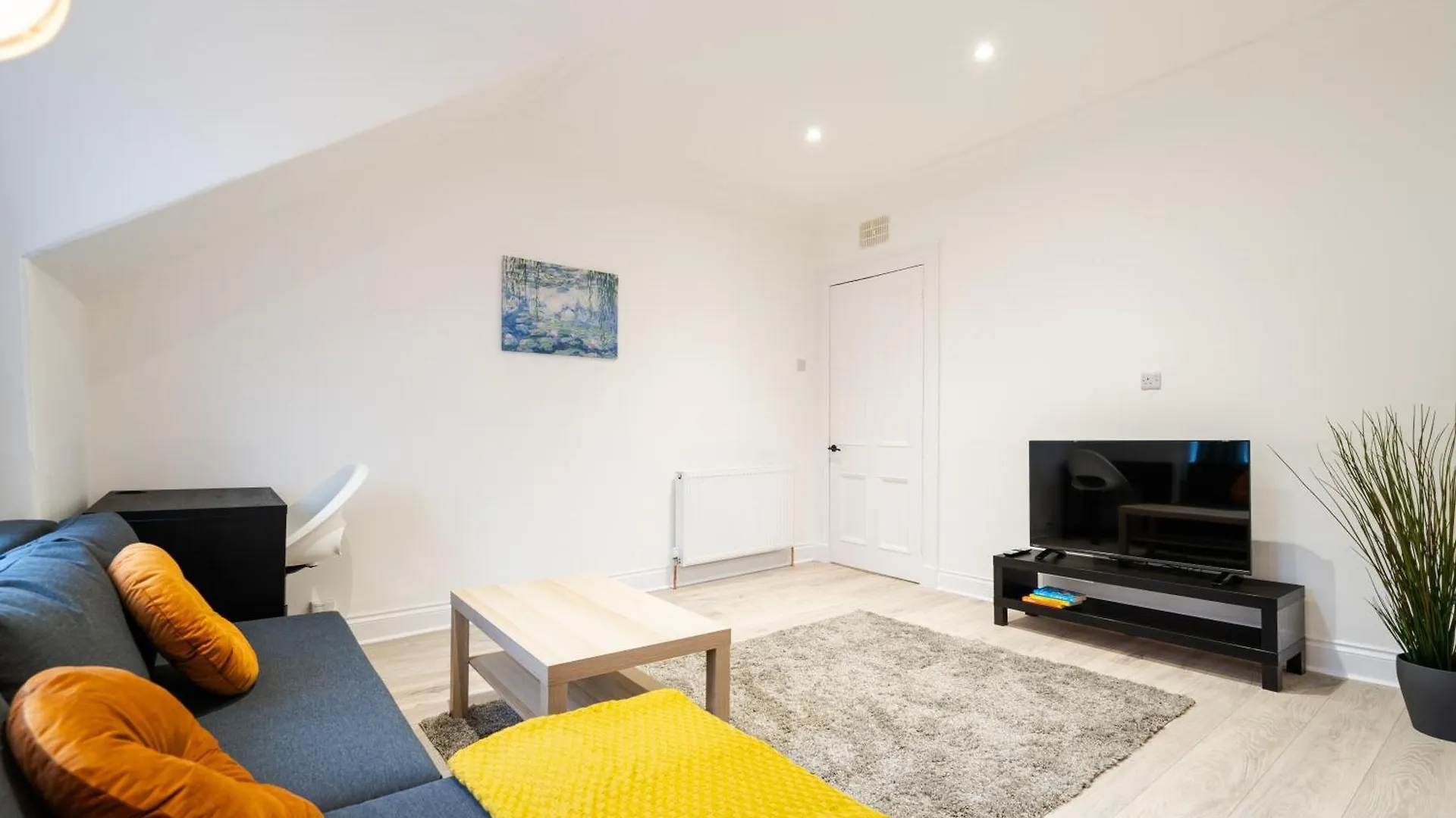 1 Bed Flat - City Centre Aberdeen Apartment
